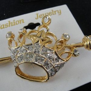Brooch